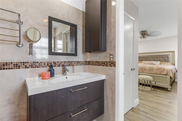 6330 Funston St, Hollywood, FL 33023