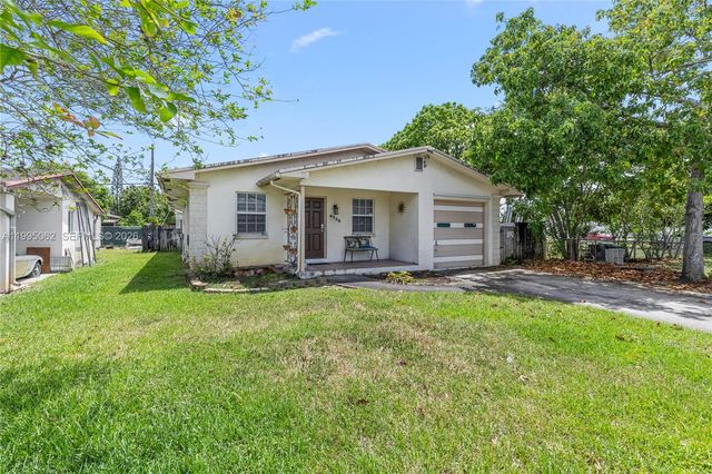 6330 Funston St, Hollywood, FL 33023