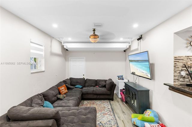 6330 Funston St, Hollywood, FL 33023