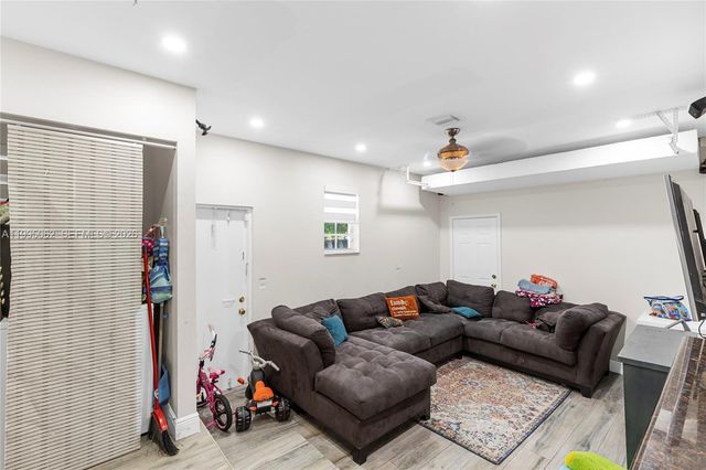 6330 Funston St, Hollywood, FL 33023