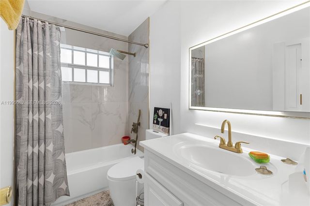 6330 Funston St, Hollywood, FL 33023