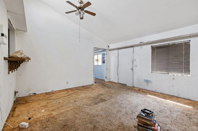 1019 E Laurel Avenue, Visalia, CA 93292