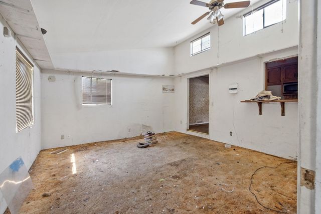 1019 E Laurel Avenue, Visalia, CA 93292