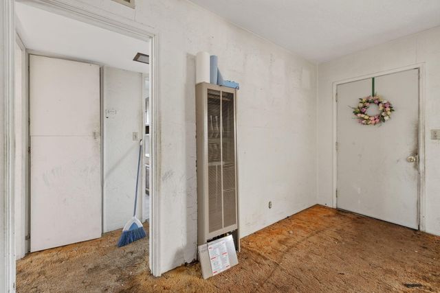 1019 E Laurel Avenue, Visalia, CA 93292