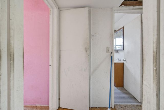 1019 E Laurel Avenue, Visalia, CA 93292