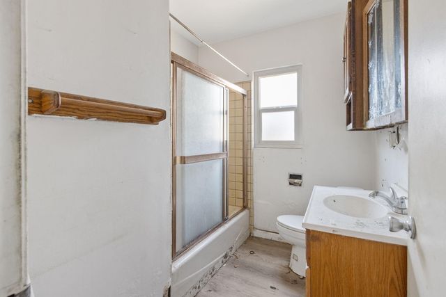 1019 E Laurel Avenue, Visalia, CA 93292