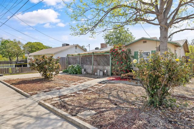 1019 E Laurel Avenue, Visalia, CA 93292