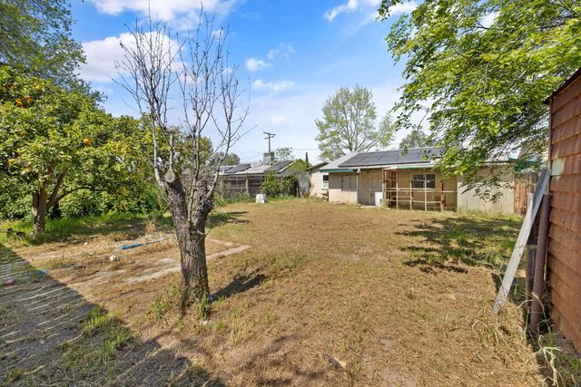 1019 E Laurel Avenue, Visalia, CA 93292