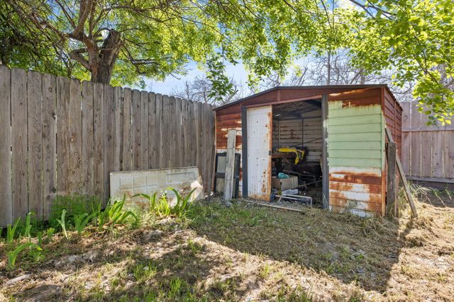 1019 E Laurel Avenue, Visalia, CA 93292