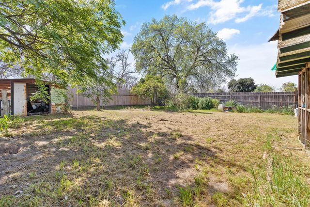 1019 E Laurel Avenue, Visalia, CA 93292