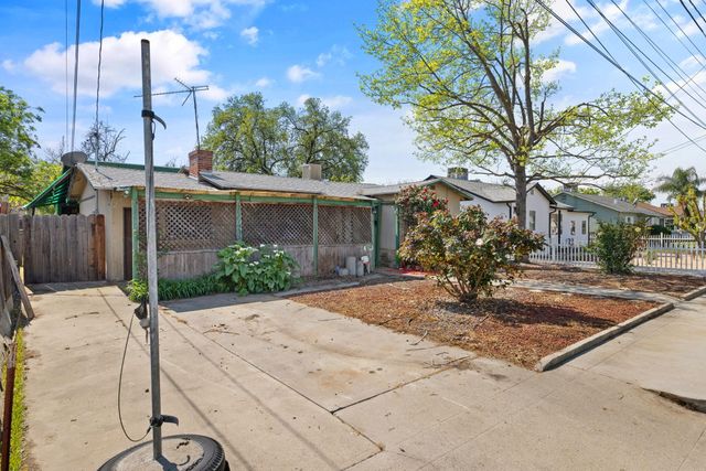 1019 E Laurel Avenue, Visalia, CA 93292