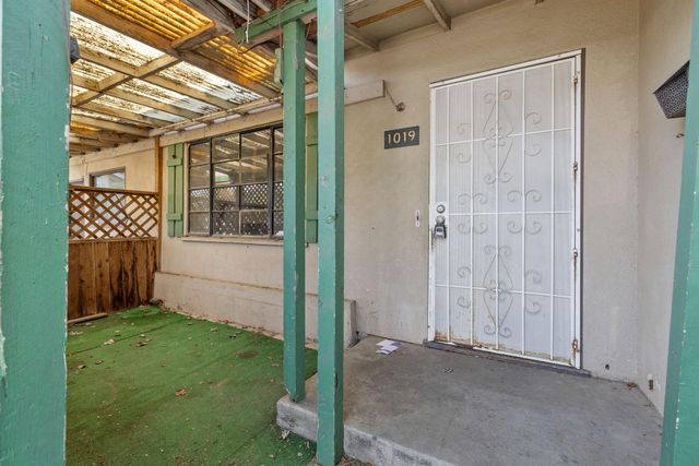 1019 E Laurel Avenue, Visalia, CA 93292