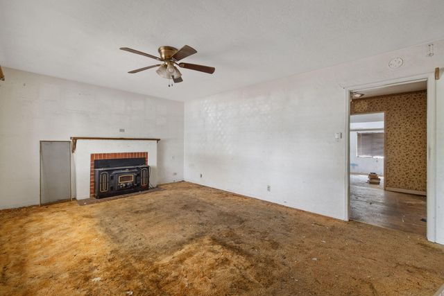 1019 E Laurel Avenue, Visalia, CA 93292