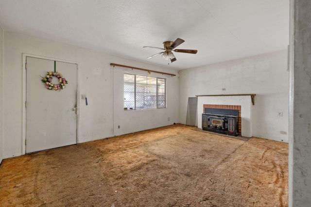 1019 E Laurel Avenue, Visalia, CA 93292