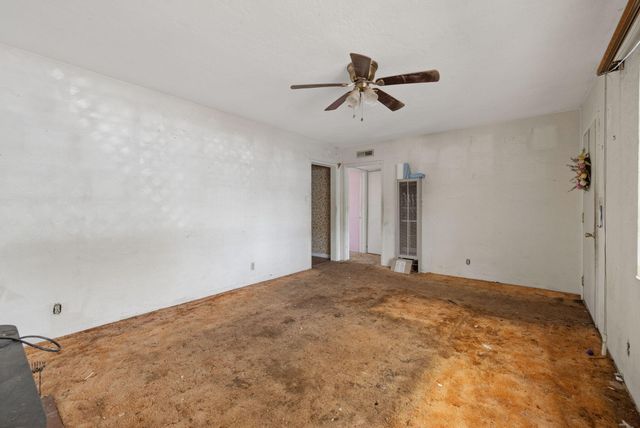 1019 E Laurel Avenue, Visalia, CA 93292