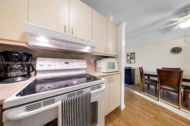 900 SW 10th Ter 8S, Hallandale Beach, FL 33009