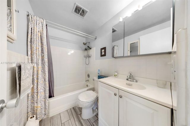 900 SW 10th Ter 8S, Hallandale Beach, FL 33009