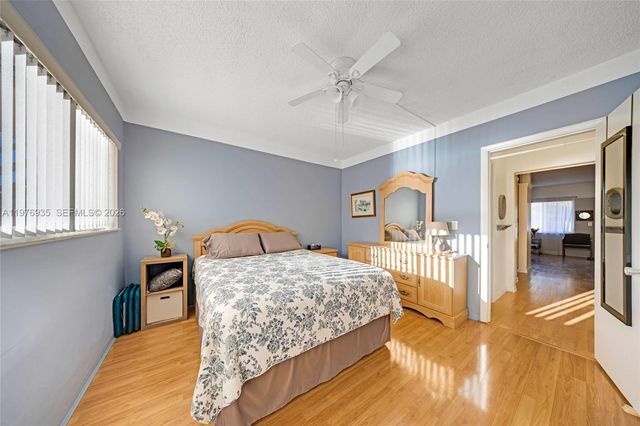 900 SW 10th Ter 8S, Hallandale Beach, FL 33009