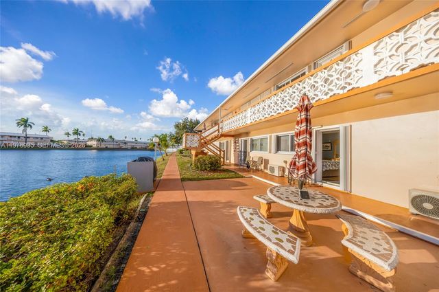 900 SW 10th Ter 8S, Hallandale Beach, FL 33009