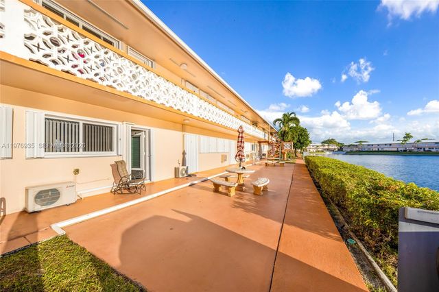 900 SW 10th Ter 8S, Hallandale Beach, FL 33009