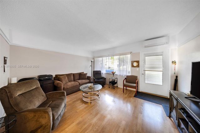 900 SW 10th Ter 8S, Hallandale Beach, FL 33009