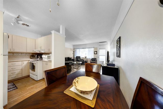 900 SW 10th Ter 8S, Hallandale Beach, FL 33009