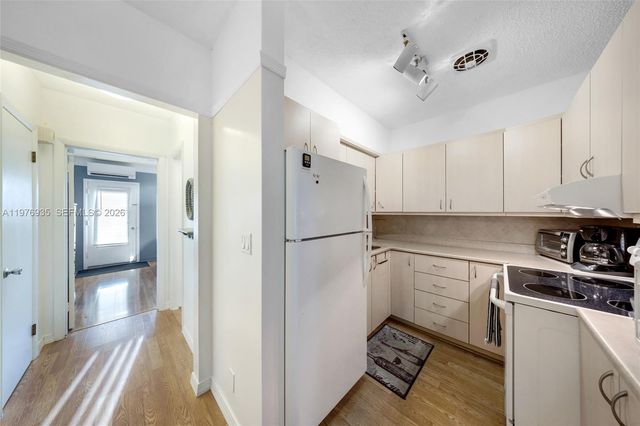 900 SW 10th Ter 8S, Hallandale Beach, FL 33009