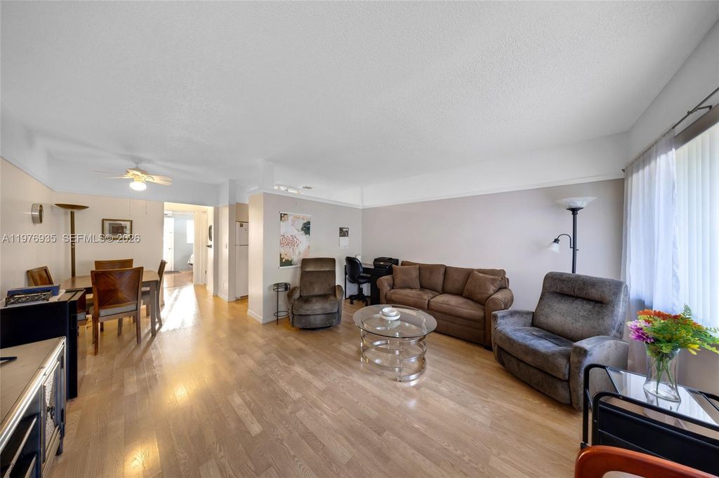 900 SW 10th Ter 8S, Hallandale Beach, FL 33009