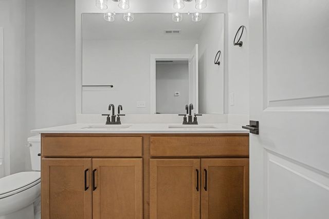 3600 Heartland Dr, Columbia, TN 38401