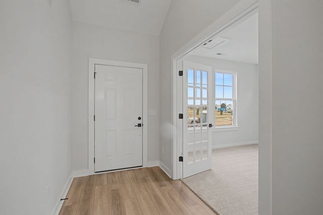 3600 Heartland Dr, Columbia, TN 38401