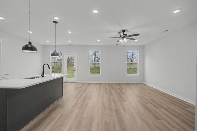 3600 Heartland Dr, Columbia, TN 38401