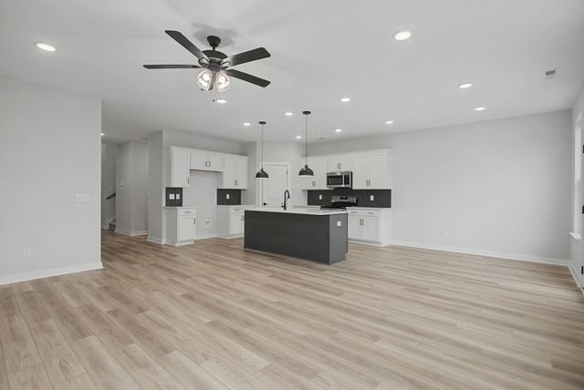 3600 Heartland Dr, Columbia, TN 38401