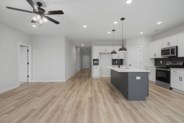 3600 Heartland Dr, Columbia, TN 38401