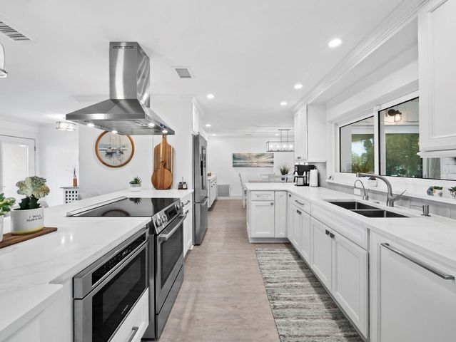 513 OUTRIGGER LANE, Longboat Key, FL 34228