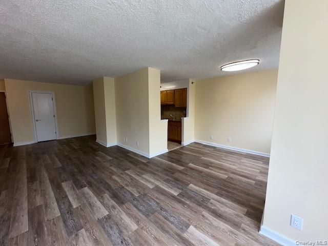 14 Nosband Avenue 1j, White Plains, NY 10605