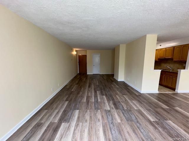 14 Nosband Avenue 1j, White Plains, NY 10605