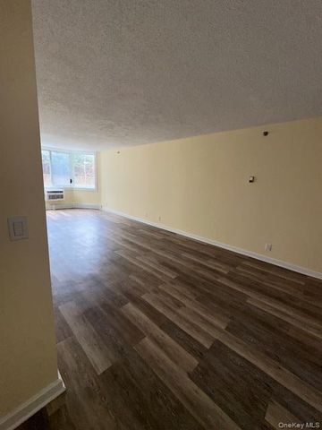 14 Nosband Avenue 1j, White Plains, NY 10605