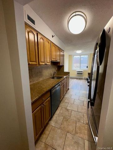 14 Nosband Avenue 1j, White Plains, NY 10605