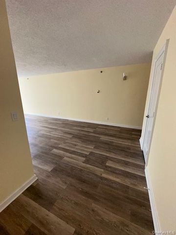 14 Nosband Avenue 1j, White Plains, NY 10605