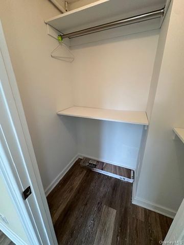 14 Nosband Avenue 1j, White Plains, NY 10605