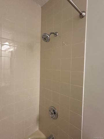 14 Nosband Avenue 1j, White Plains, NY 10605