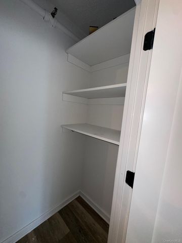 14 Nosband Avenue 1j, White Plains, NY 10605