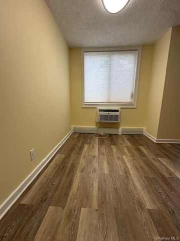 14 Nosband Avenue 1j, White Plains, NY 10605