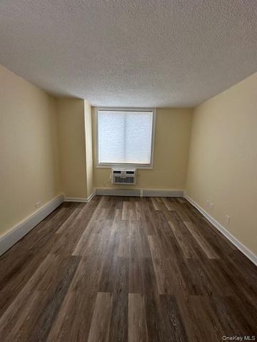 14 Nosband Avenue 1j, White Plains, NY 10605