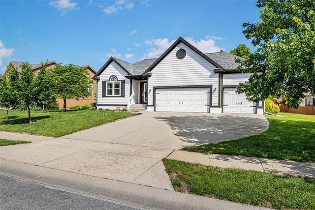 150 Cherry Hills Circle, Gardner, KS 66030