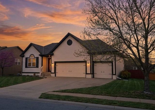 150 Cherry Hills Circle, Gardner, KS 66030