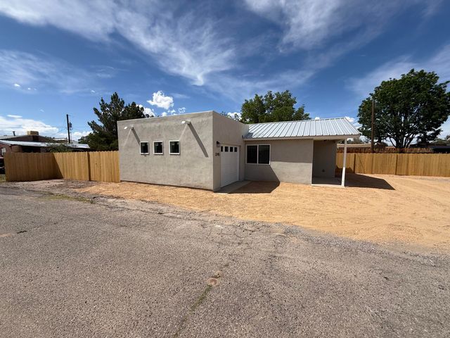 3741 San Isidro Street NW, Albuquerque, NM 87107