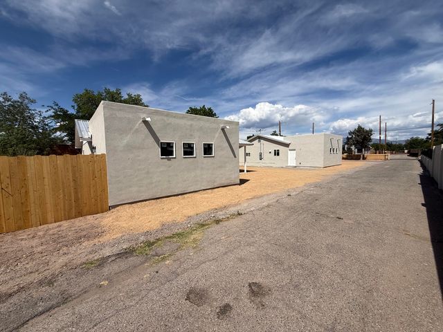 3741 San Isidro Street NW, Albuquerque, NM 87107
