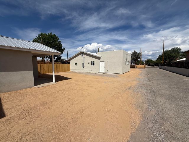 3741 San Isidro Street NW, Albuquerque, NM 87107