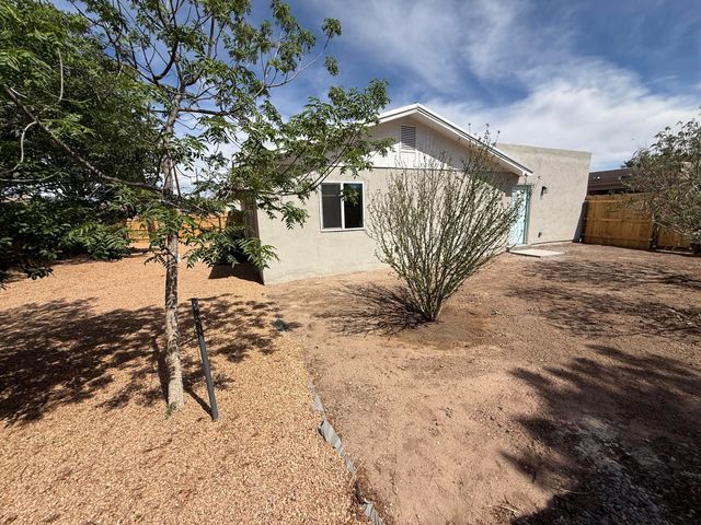 3741 San Isidro Street NW, Albuquerque, NM 87107